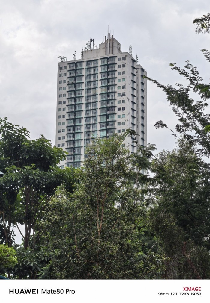 HUAWEI-Mate-80-Pro-Area-4xZoom