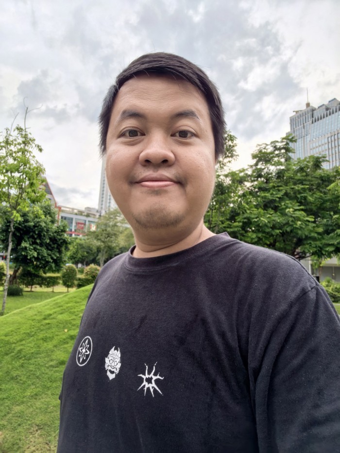 HUAWEI-Mate-80-Pro-Selfie-Wide