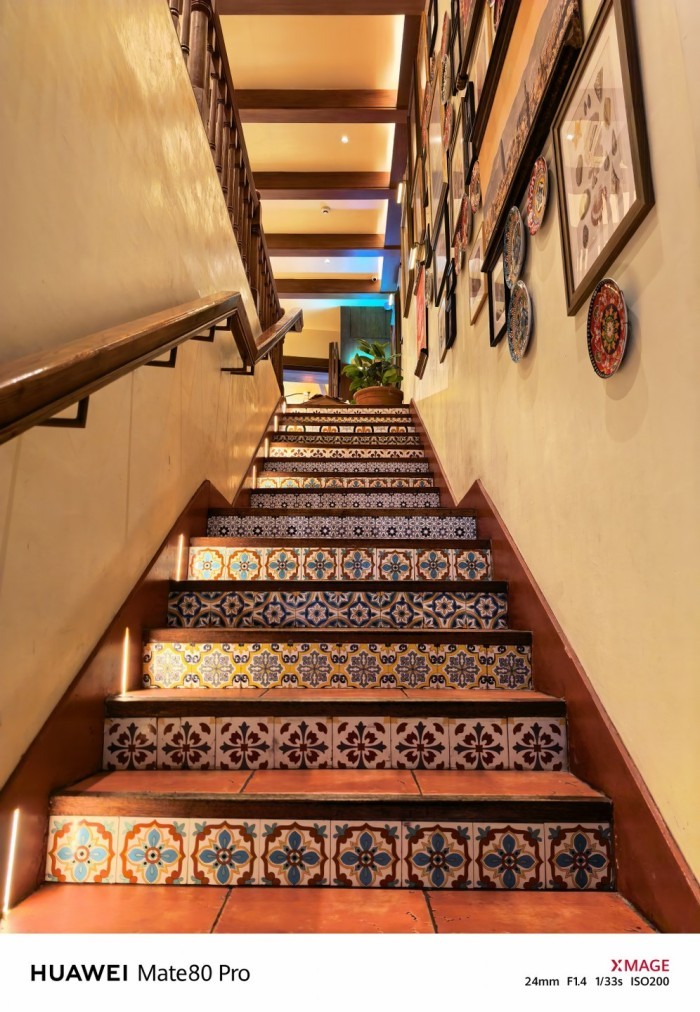 HUAWEI-Mate-80-Tangga