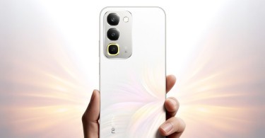 Rilis realme C100 Glory White