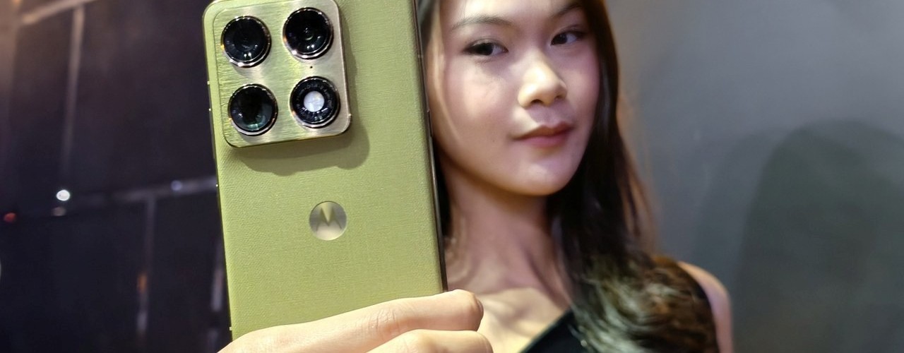 motorola-Signature-HndsOn