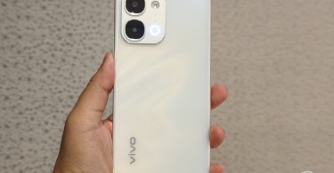 vivo-Y31d0-Pro-HandsOnBack