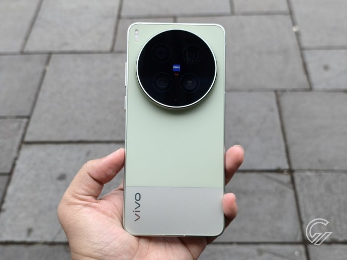 vivo-X300-Ultra-BackTengah