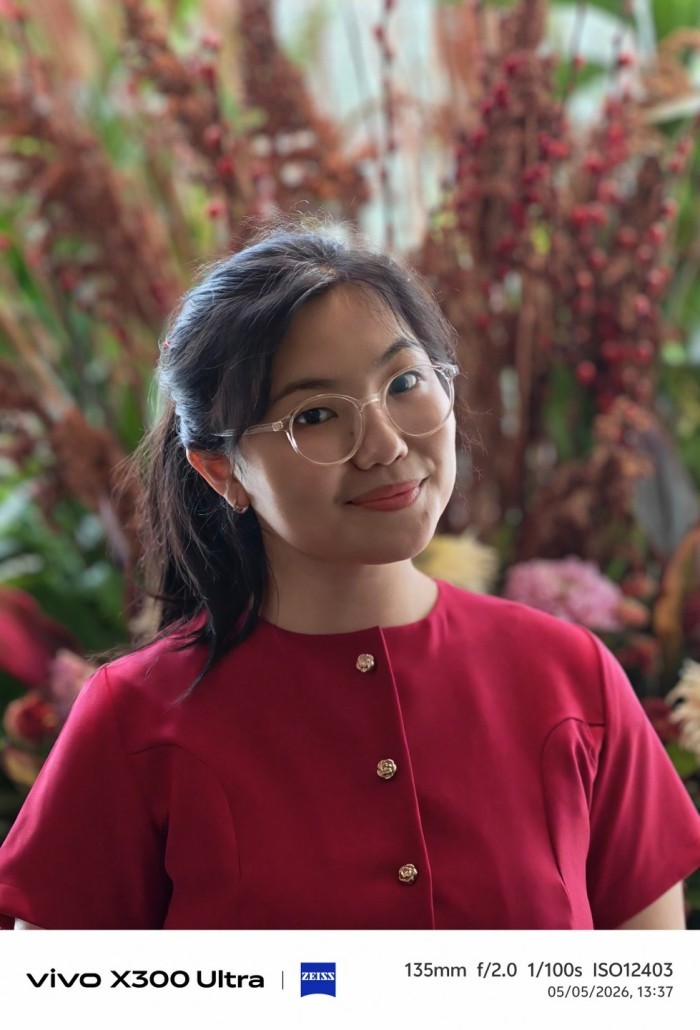 vivo-X300-Ultra-Portrait-135mm-Kembang