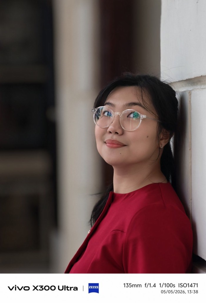 vivo-X300-Ultra-Portrait-135mm-Tembok