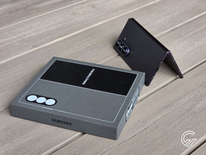 Hands On Samsung Galaxy Fold8 Ultra (5)