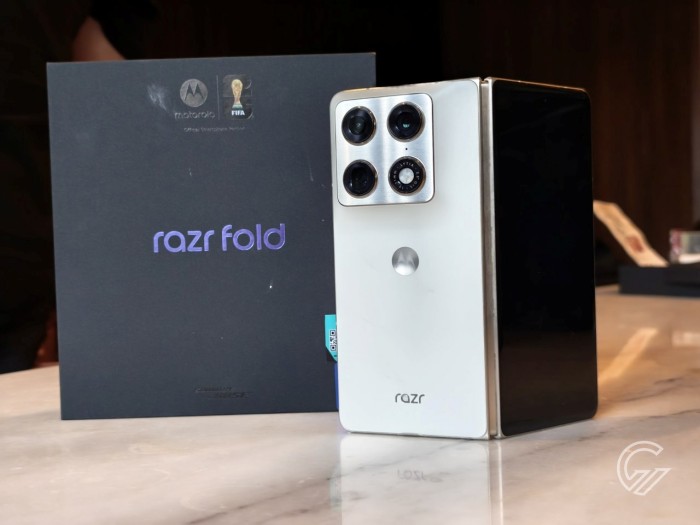 Motorola-Razr-Fold-withBox