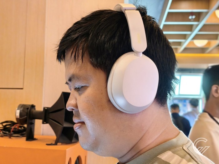 REDMI-Headphone-Neo-Wear