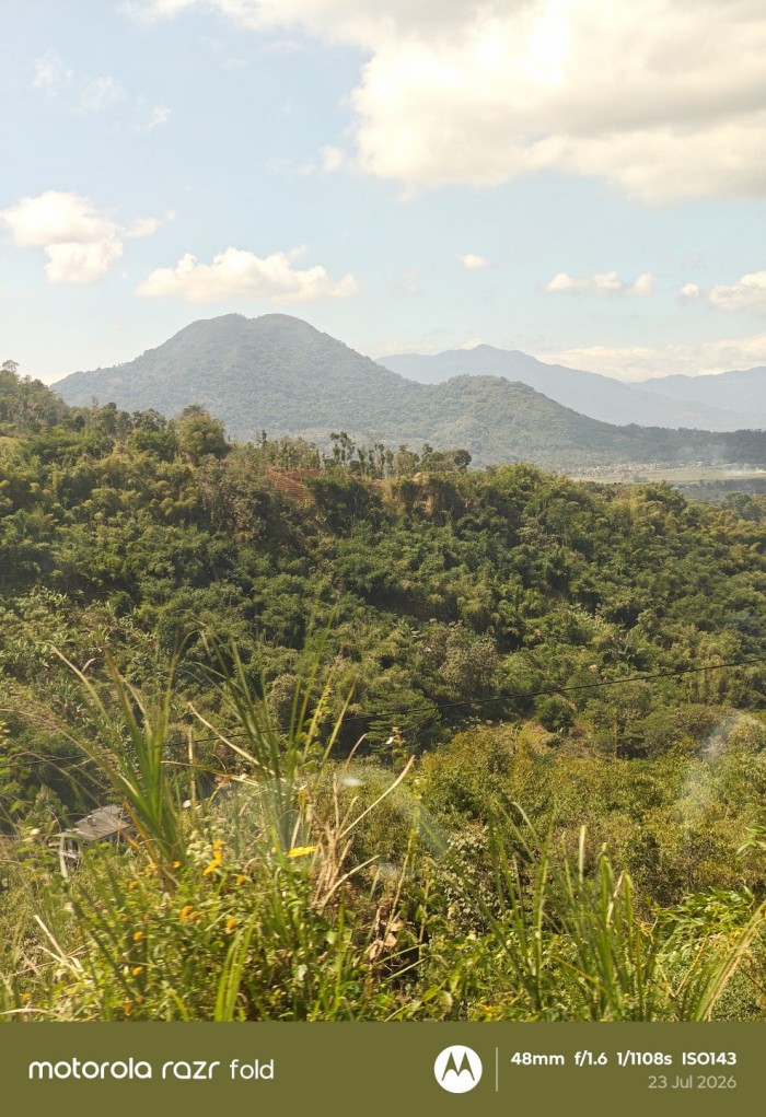 motorola-razr-fold-gunung-kereta-4