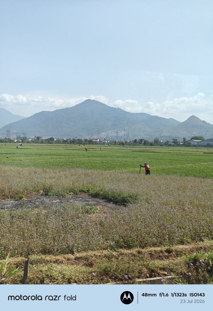 motorola-razr-fold-gunung-kereta