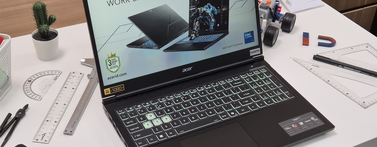 Hands On Acer Aspire 7 Pro (2)