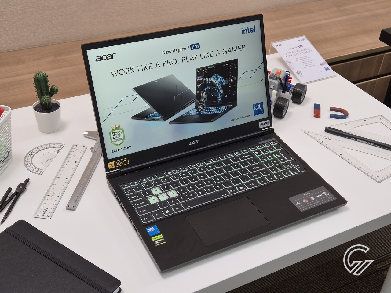 Hands On Acer Aspire 7 Pro (2)