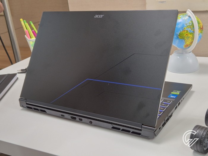 Hands On Acer Aspire 7 Pro (5)
