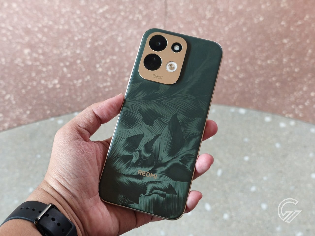 REDMI-17-DiagonalBackCenter
