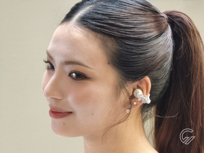Shokz-Opendot-2-Shania3