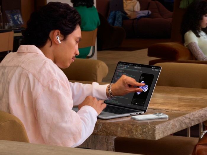 MacBook Pro PROLED XDR Display - touch