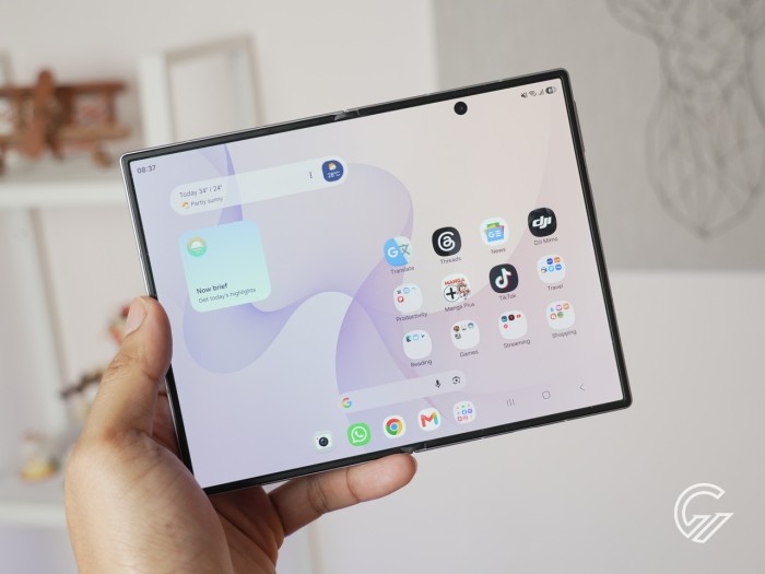 Samsung Galaxy Z Fold 8 - 06