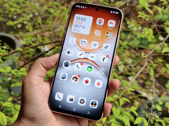 TECNO-POVA-8-5G-DiagonalRightDIsplay
